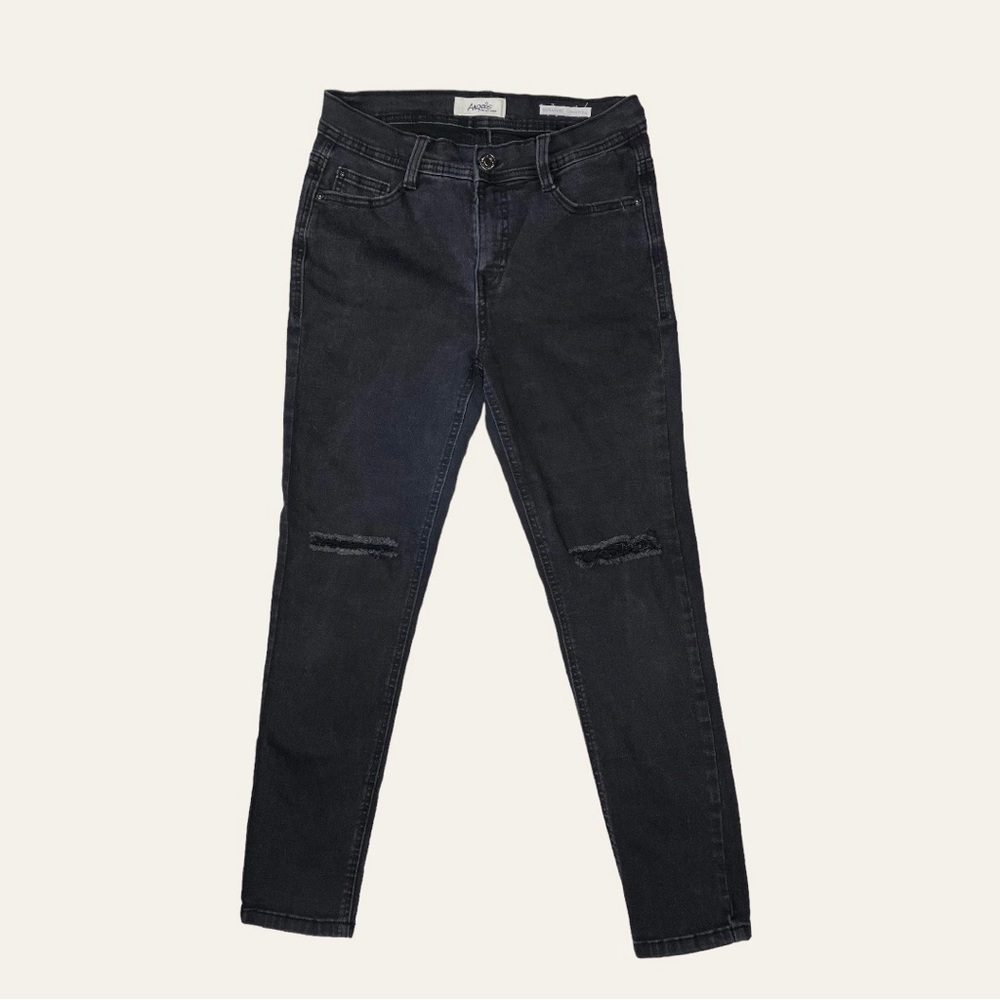 Black skinny jeans